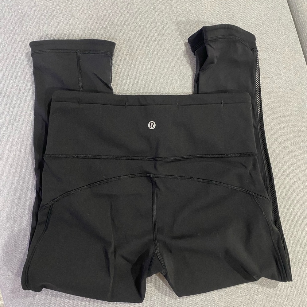 Lululemon High-Rise Capri Leggings Black Size 6 Mesh Trim Cropped Activewear